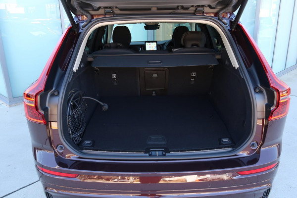 2025 Volvo XC60 UZ Plus T8 Plug-in Hybrid Dark SUV Image 28