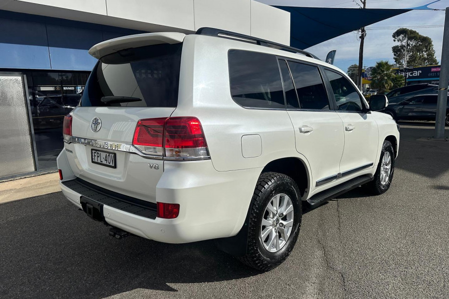 2020 Toyota LandCruiser VDJ200R Sahara SUV Image 9