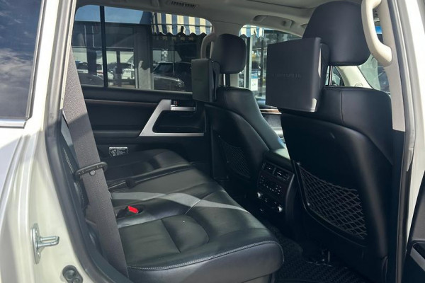 2020 Toyota LandCruiser VDJ200R Sahara SUV Image 5