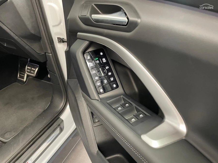 2026 MY25 Audi Q5 GU e-hybrid 270kW Hatch Image 11