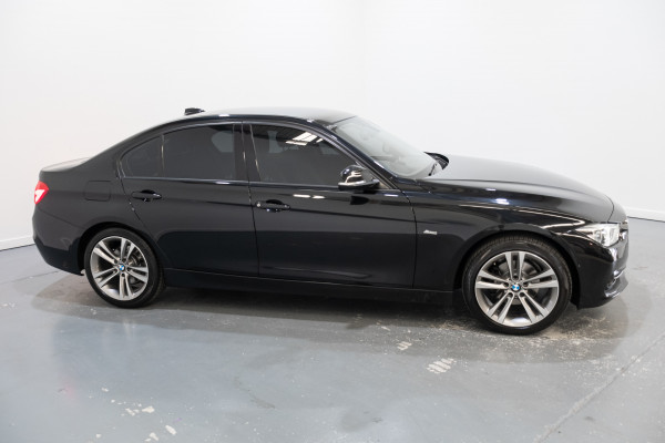 2016 BMW 3 Series 18i Sport Line Sedan Image 6
