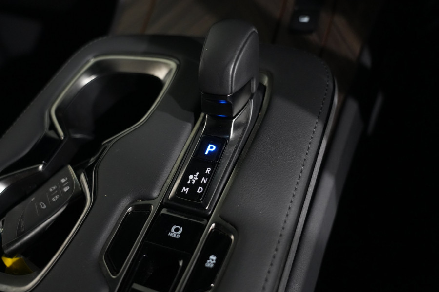 2025 Lexus LM 500h Ultra Luxury Black Trim SUV Image 16