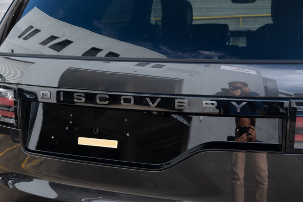 2026 Land Rover Discovery Series 5 D350 Dynamic SE SUV image 24