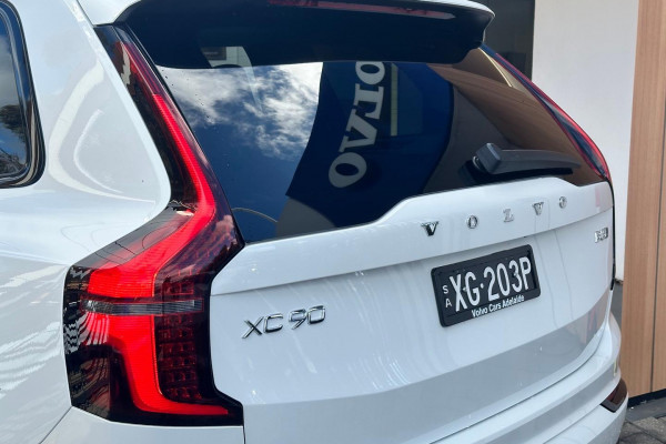 2026 Volvo XC90 L Series Ultra B5 Dark SUV Image 9