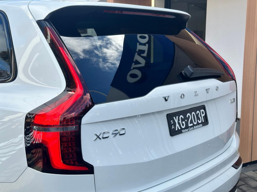 2026 Volvo XC90 L Series Ultra B5 Dark SUV Image 9