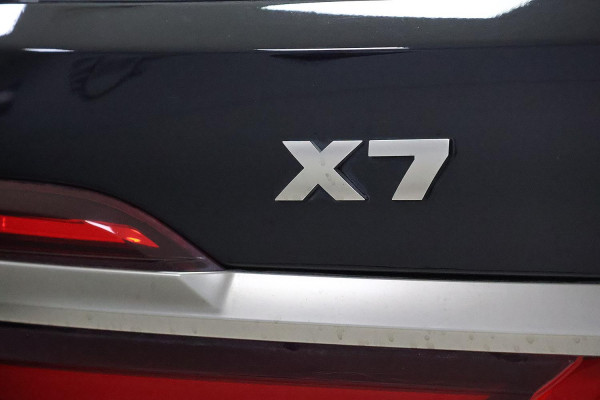 2022 BMW X7 G07 M50i SUV image 4