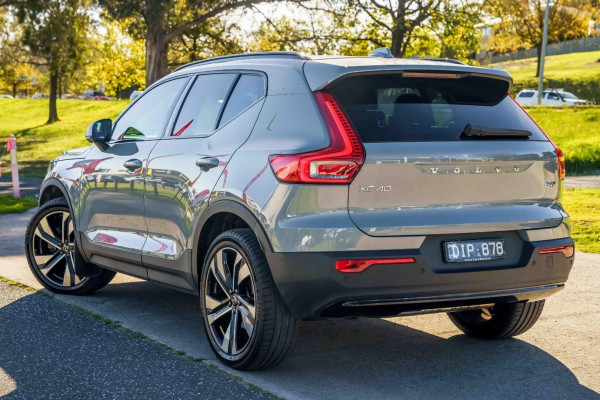 2025 Volvo XC40  Ultra B4 Dark SUV Image 2