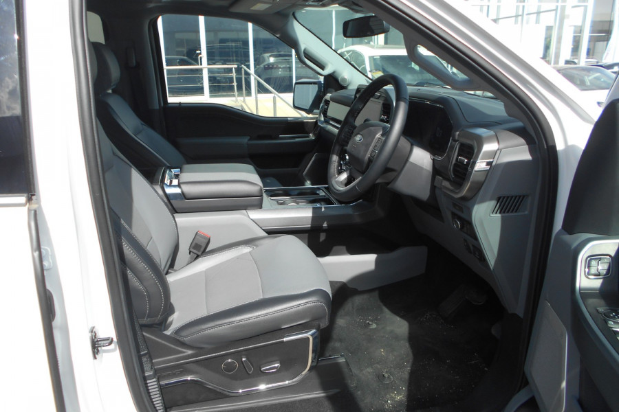 2023 Ford F-150 No Series Lariat Dual Cab Image 12