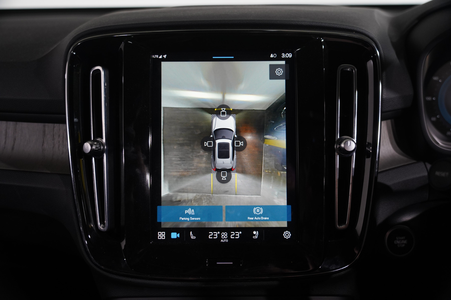 2022 Volvo Xc40 Ultimate B5 Dark Mhev SUV Image 22