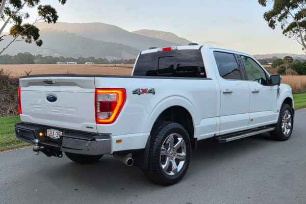 2023 Ford F-150  Lariat Dual Cab Image 7
