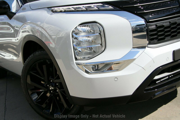 2024 Mitsubishi Outlander ZM Black Edition SUV Image 2
