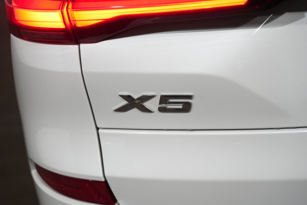 2022 BMW X5 xDrive30d SUV image 9