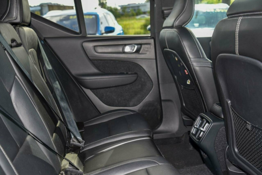 2018 Volvo XC40 XZ D4 Momentum Launch Edition SUV Image 6