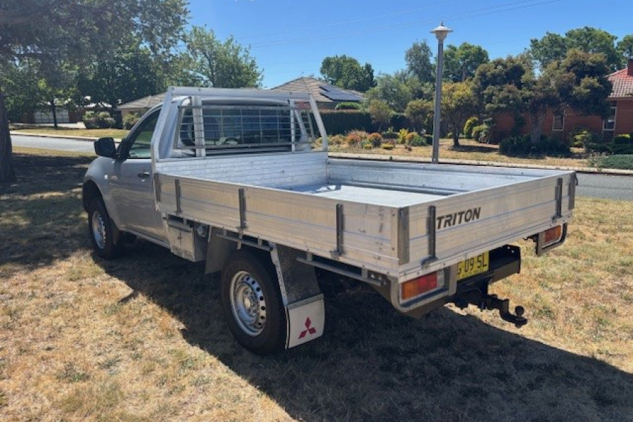 2015 Mitsubishi Triton MN GL Cab Chassis Image 7