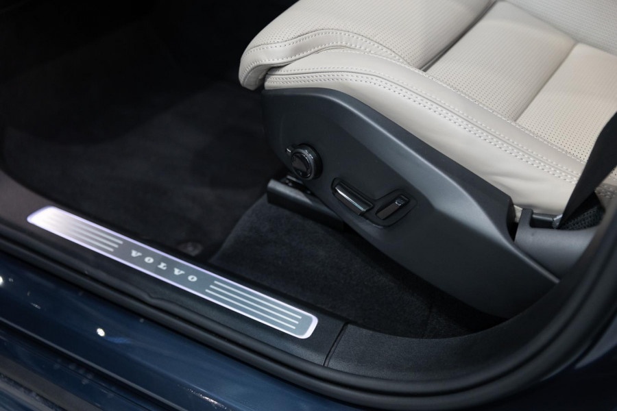 2026 Volvo XC90 L Series Ultra B5 Dark SUV Image 15