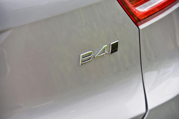 2023 MY24 Volvo XC40  Ultimate B4 Bright SUV Image 5