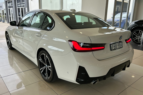 2023 BMW 3 Series Sedan Image 5