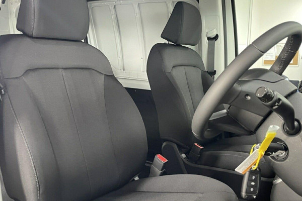 2025 Hyundai Staria Load US4.V3  Van Image 5