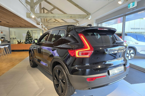 2024 MYon Volvo XC40 XZ Black Edition SUV Image 3