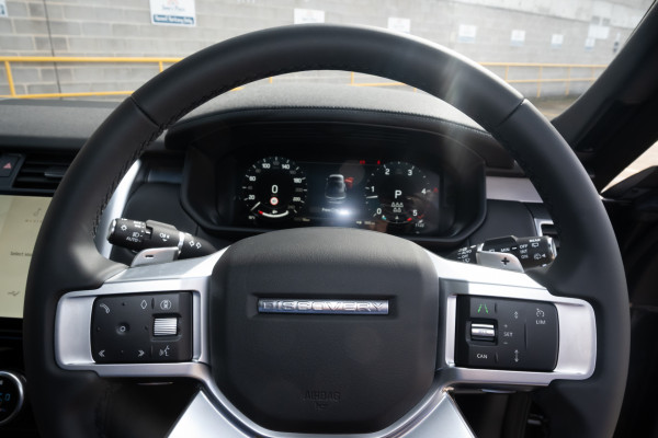 2026 Land Rover Discovery Series 5 D350 Dynamic SE SUV image 12
