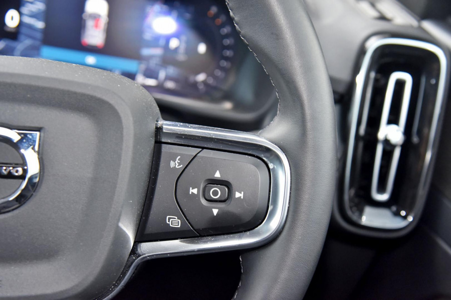 2025 MY26 Volvo XC40 XZ Ultra B4 Dark SUV Image 12