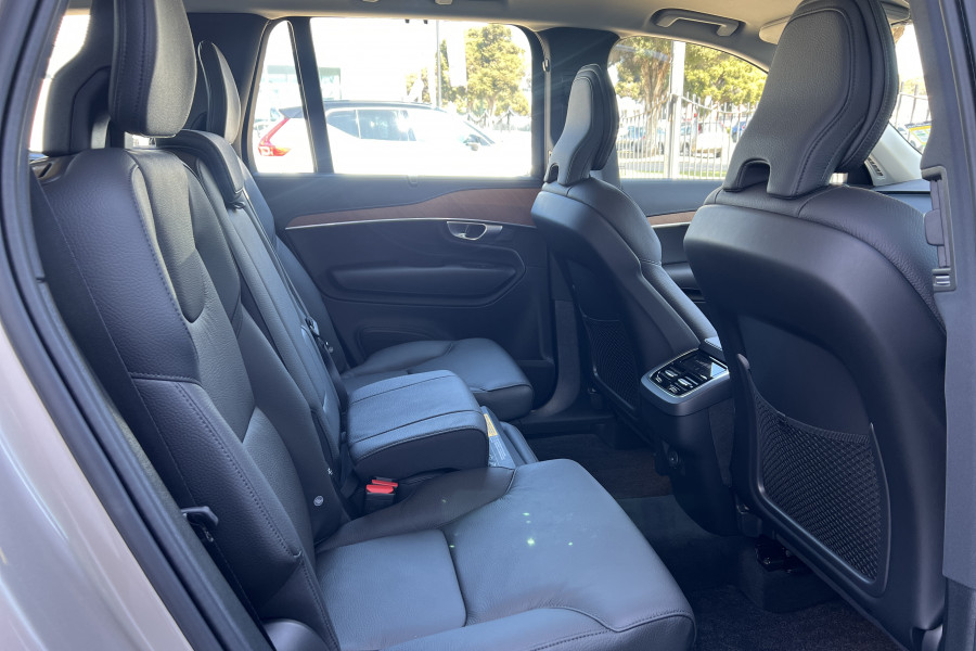 2024 Volvo XC90 L Series Ultimate B5 Bright SUV Image 12