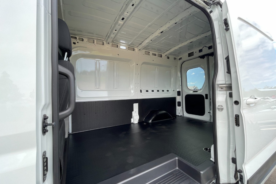 2023 LDV Deliver 9 MWB Van Image 16
