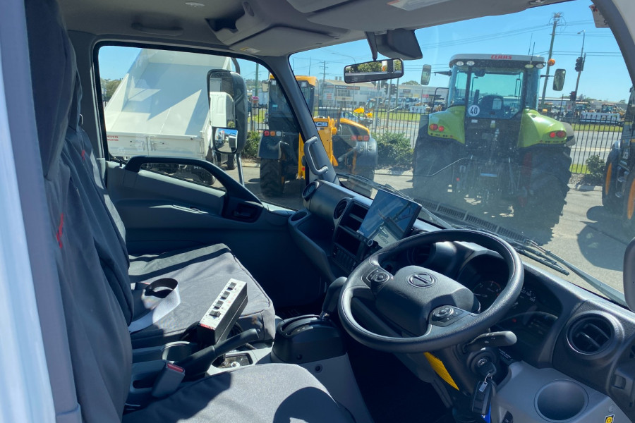 2024 Hino 921 Hook Lift 300-Series Tipping Tray Image 13