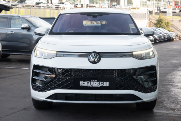 2025 Volkswagen Tayron R4 195TSI R-Line SUV Image 4