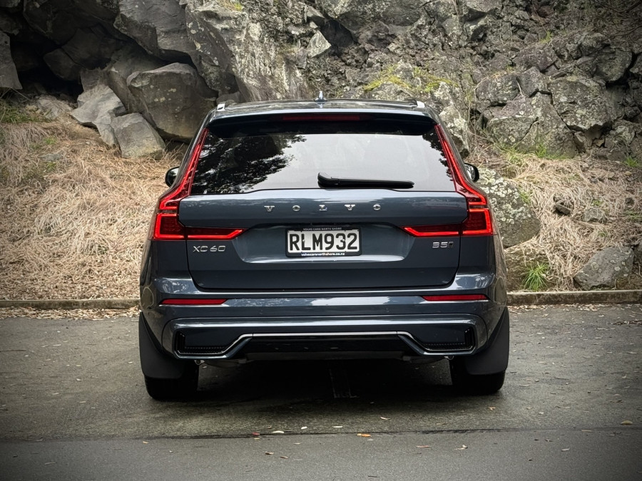 2025 Volvo XC60 UZ Ultra B5 Dark SUV Image 5