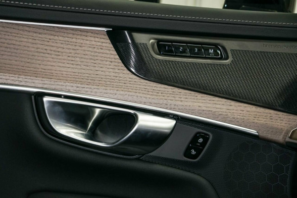 2025 MY26 Volvo XC90 L Series Ultra B5 Dark SUV Image 14