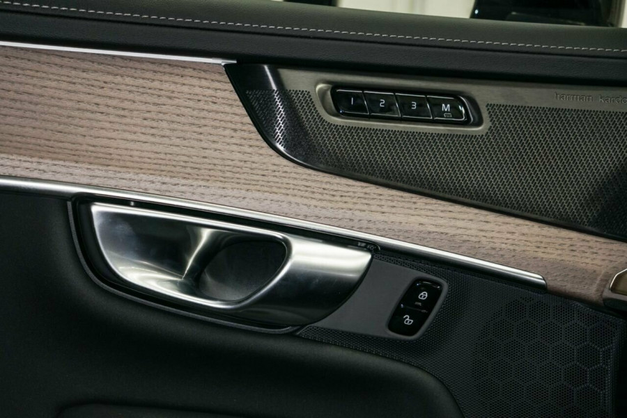 2025 MY26 Volvo XC90 L Series Ultra B5 Dark SUV Image 14