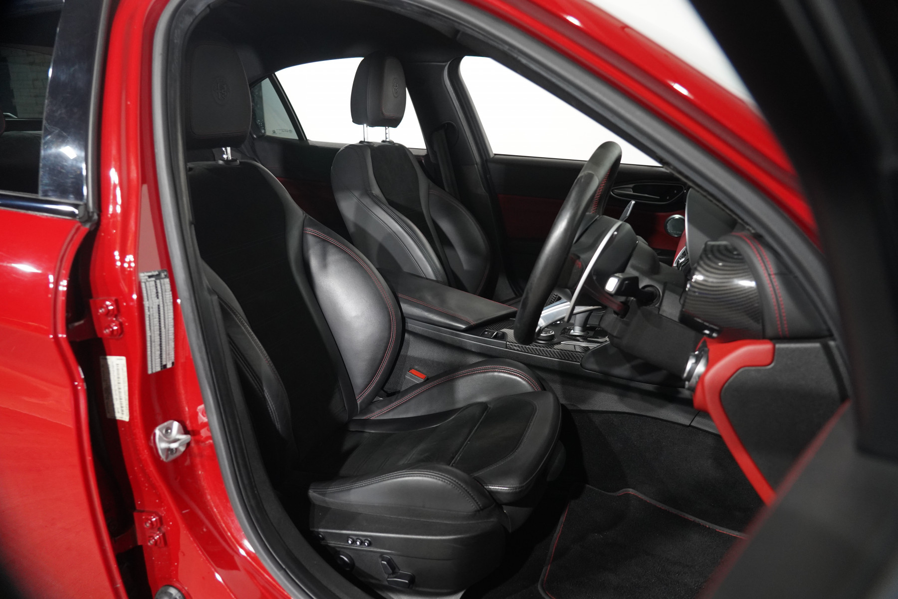 2017 Alfa Romeo Giulia Quadrifoglio (Qv) Sedan Image 27