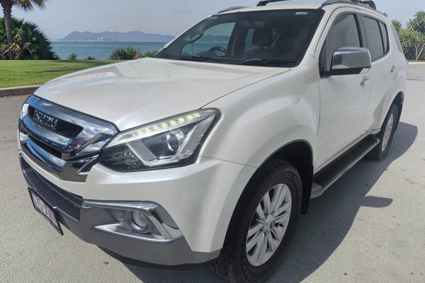 2018 Isuzu MU-X LS-T SUV Image 3