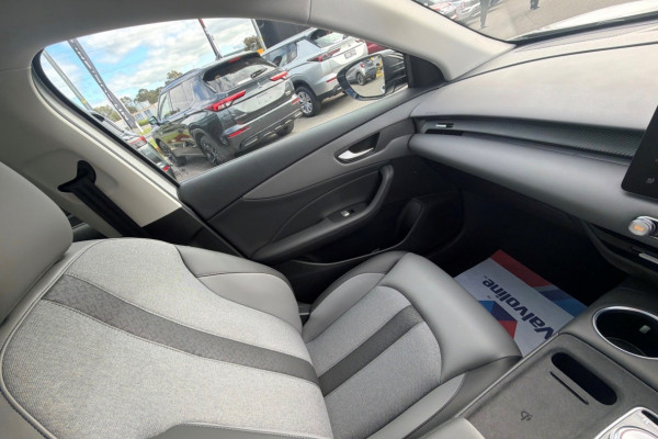 2025 MG MGS5 EV ZS3EM Essence 62 SUV Image 4