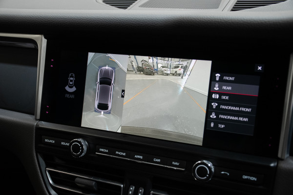 2021 Porsche Macan SUV Image 22