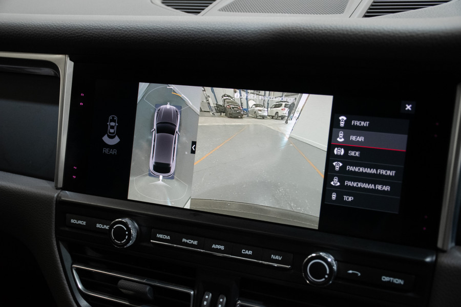 2021 Porsche Macan SUV Image 22