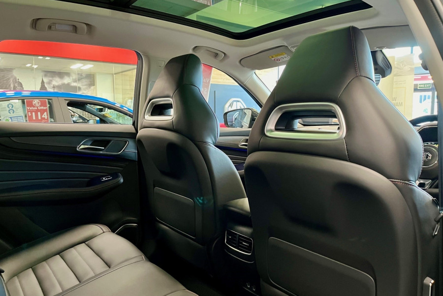 2025 MG HS Essence Plug-In Hybrid SUV Image 9