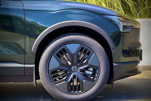 2026 Volvo EX30 Cross Country  Ultra Twin Motor Performance SUV Image 5