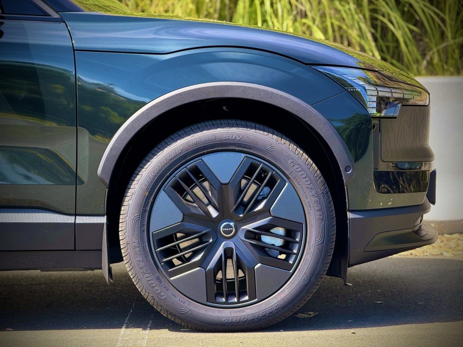 2026 Volvo EX30 Cross Country  Ultra Twin Motor Performance SUV Image 5