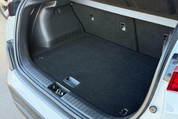 2020 Hyundai KONA OS.3 Active SUV Image 24