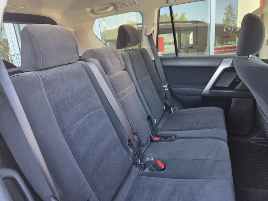 2017 Toyota LandCruiser Prado GDJ150R GXL SUV Image 11