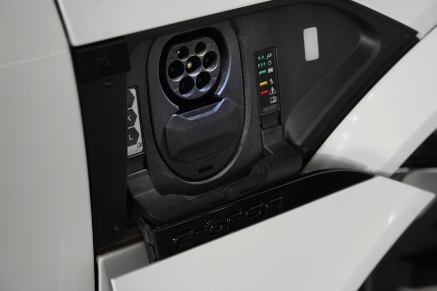 2024 Audi SQ8  GE e-tron SUV Image 27