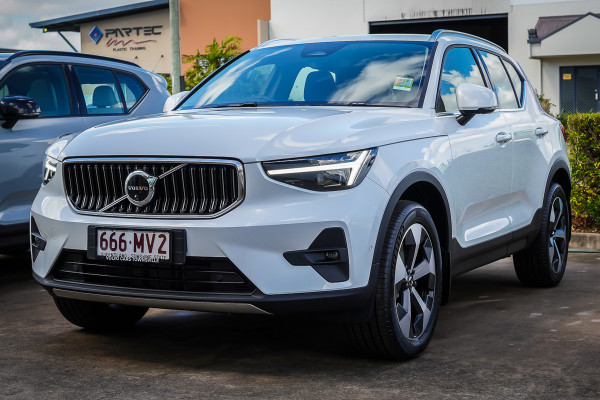 2024 MY25 Volvo XC40 XZ Ultra B4 Bright SUV Image 2