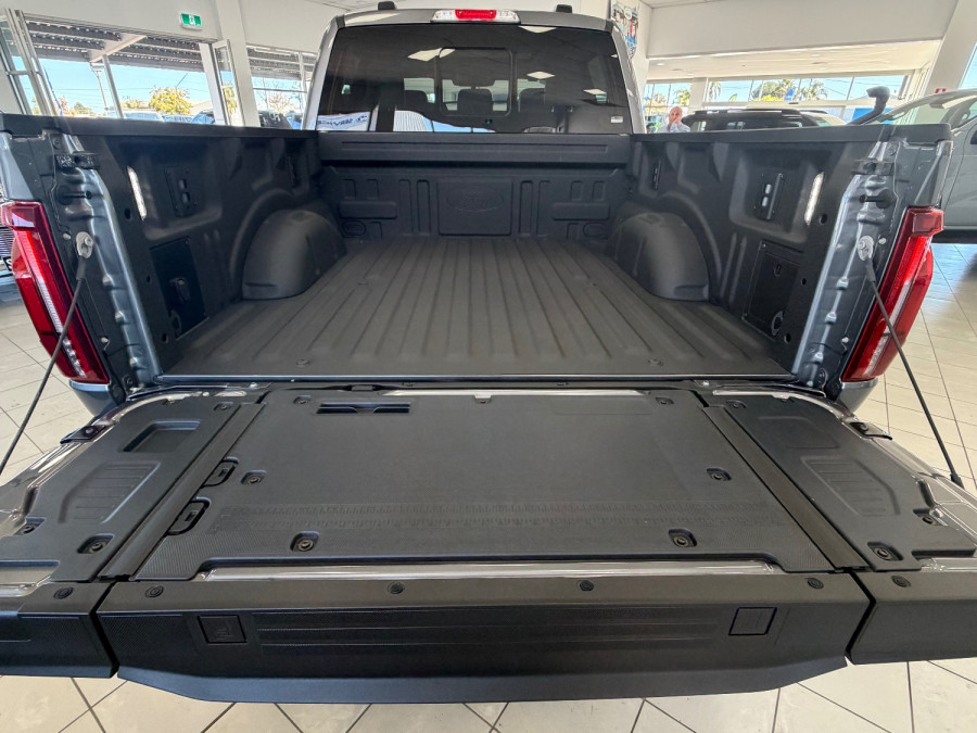 2024 Ford F-150  Lariat Dual Cab Image 12