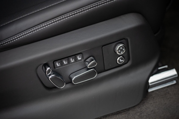 2026 Bentley Bentayga 4V V8 SUV image 18