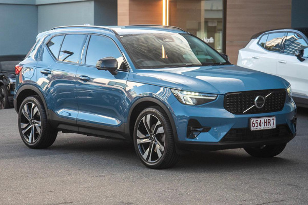 2023 Volvo XC40 XZ Ultimate B5 Dark SUV Image 3