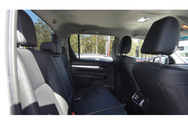 2021 Toyota HiLux GUN126R SR5 + PREMIUM INTERIOR 4X4 Ute Image 11