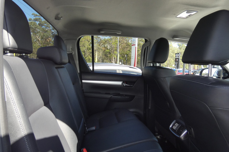 2021 Toyota HiLux GUN126R SR5 + PREMIUM INTERIOR 4X4 Ute Image 11