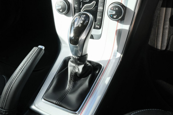 2015 MY16 Volvo V40 M Series T3 Kinetic Hatch Image 9